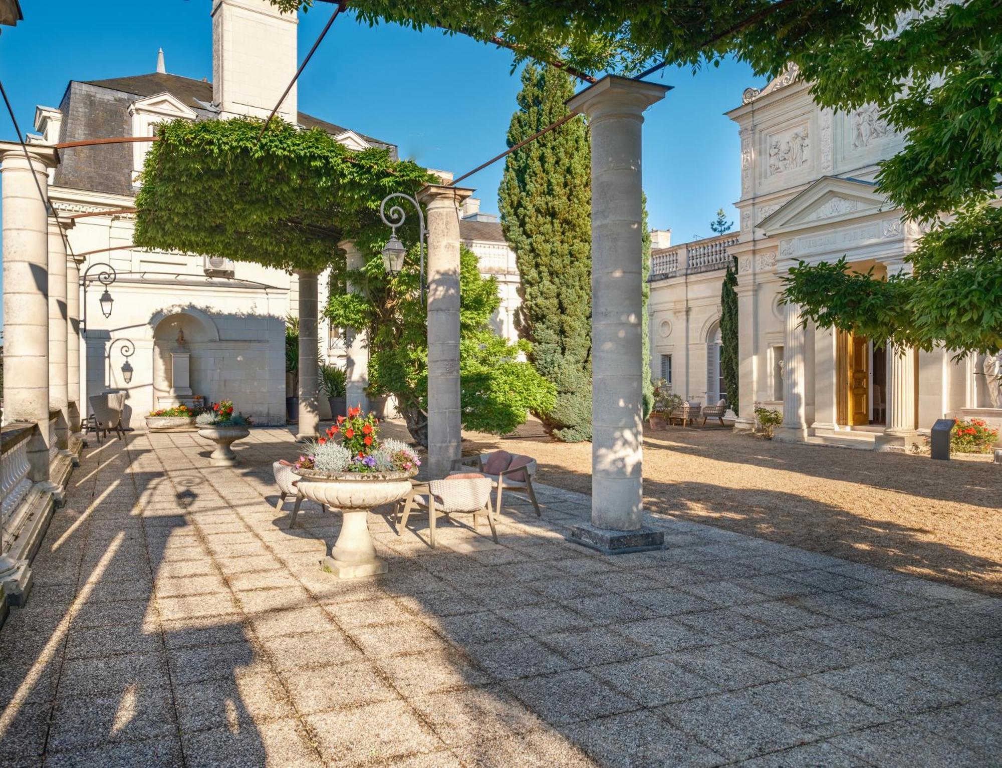 Chateau De Rochecotte Saint-Patrice Bagian luar foto